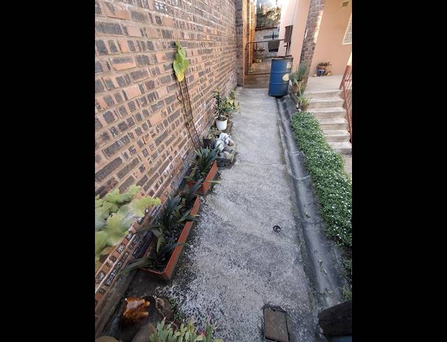5 BEDROOM FREESTANDING FOR SALE IN EASTWOOD